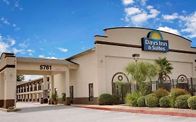 Days Inn & Suites Opelousas