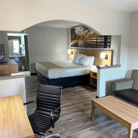 Days Inn & Suites By Wyndham Opelousas Exterior photo
