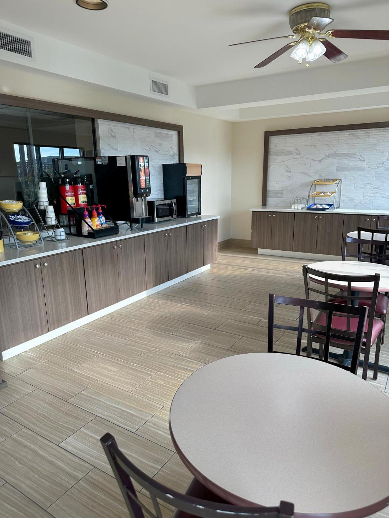 Days Inn & Suites By Wyndham Opelousas Exterior photo