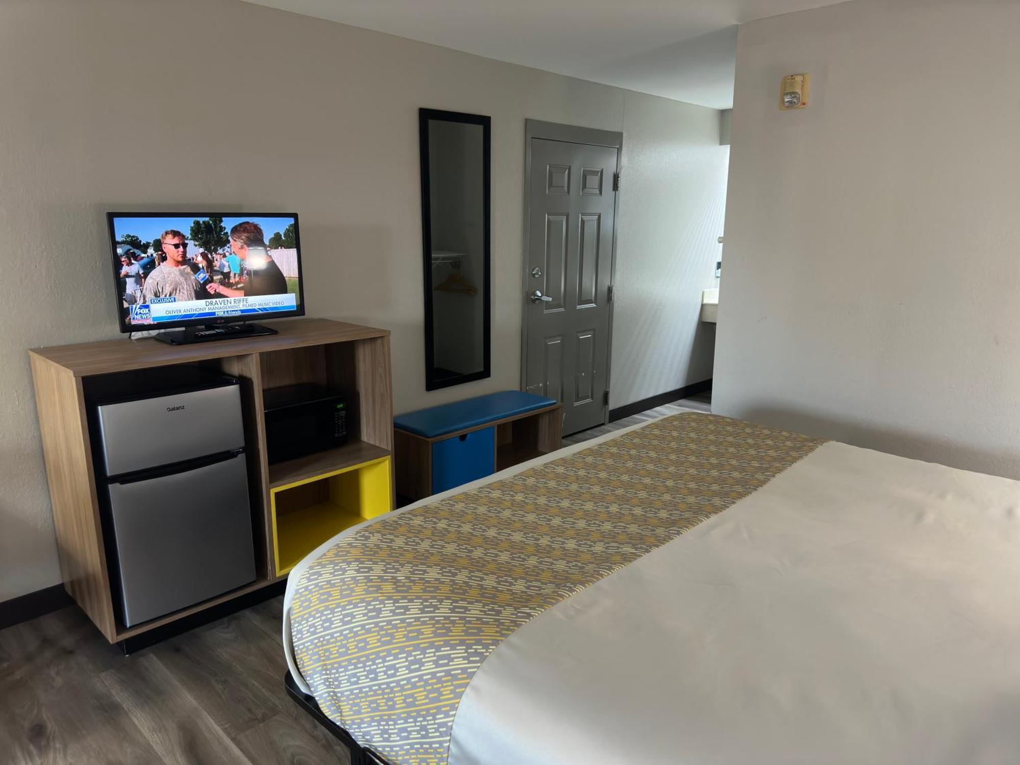 Days Inn & Suites By Wyndham Opelousas Exterior photo